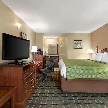 Baymont By Wyndham Warner Robins Motel Exterior photo