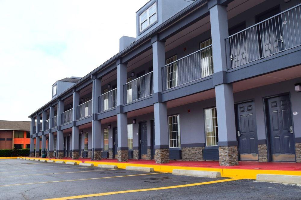 Baymont By Wyndham Motel