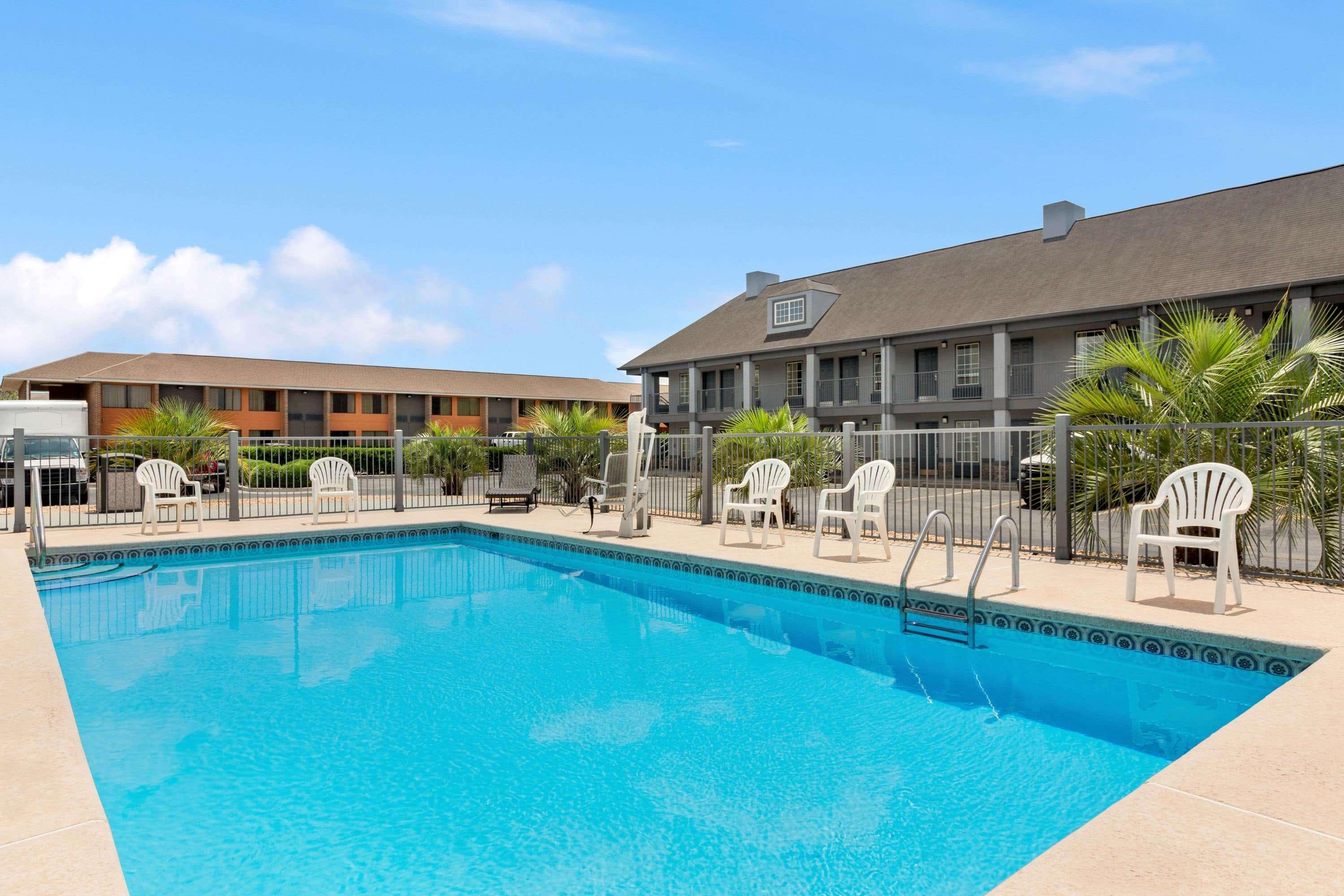Motel Baymont By Wyndham 2*